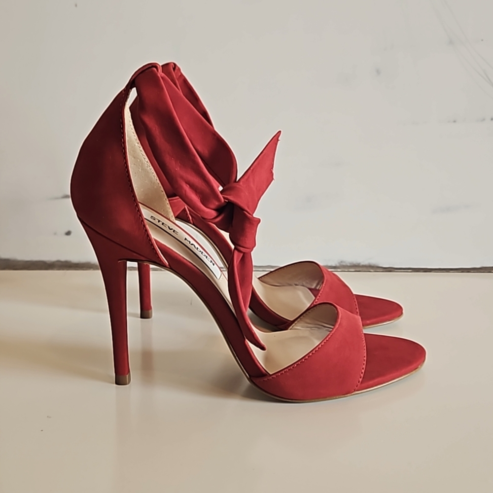 NWOT Steve Madden 6 Red Ankle Tie Heels